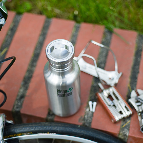 classic-steel-loop-cap-v8 stainless_bottle_cap_bike_parts_lifestyle.jpg