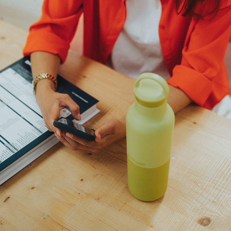 daily-on-the-go-set-f3 20oz_rise_classic_insulated_bottle_acacia_worker_phone_square.jpg