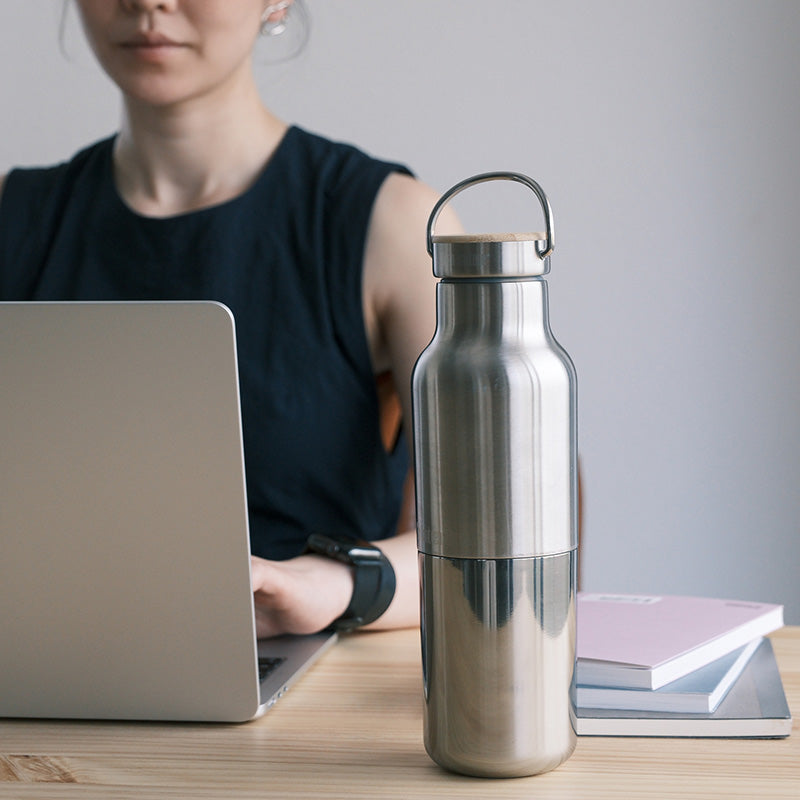 20oz-rise-reflect-with-bamboo-cap-q4 20oz_rise_reflect_desk_laptop_square.jpg