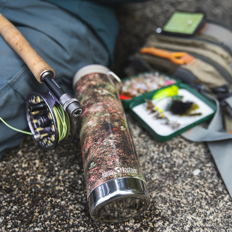 20oz-tkwide-with-cafe-cap-mossy-oak-a6 20oz_tumbler_mossyoak_rainbowtrout_flyfish_top_square.jpg