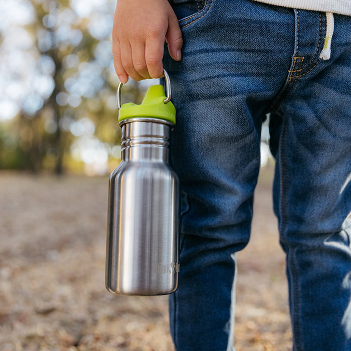 classic-kid-sippy-cap-w6 K12CNSIPPY-BS-kids_sippy_bottle_carry_lifestyle_f9e24b84-a0ae-465d-aad5-3c60c5592b7d.jpg