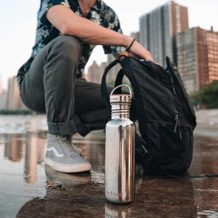27oz-reflect-with-bamboo-cap-t5 K27SSLRF-MS-BAMBOO_reflect-bottle_city_lifestyle_ff882516-9bd8-49cf-b515-736a0a9c889f.jpg
