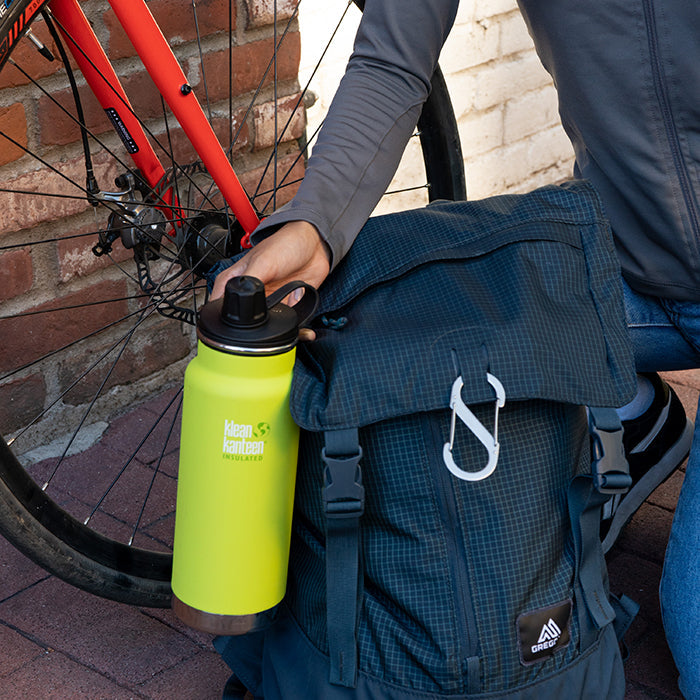 tkwide-chug-cap-d4 K32TKWSSL-JP-Bottle-Biking-Chug-Cap-lifestyle.jpg