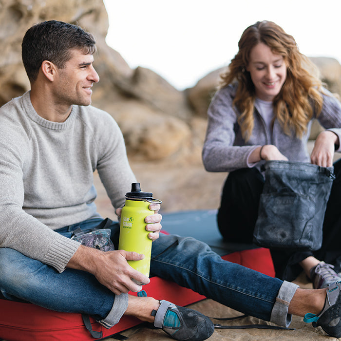 tkwide-chug-cap-d4 K32TKWSSL-JP-chug_cap_bouldering_lifestyle.jpg